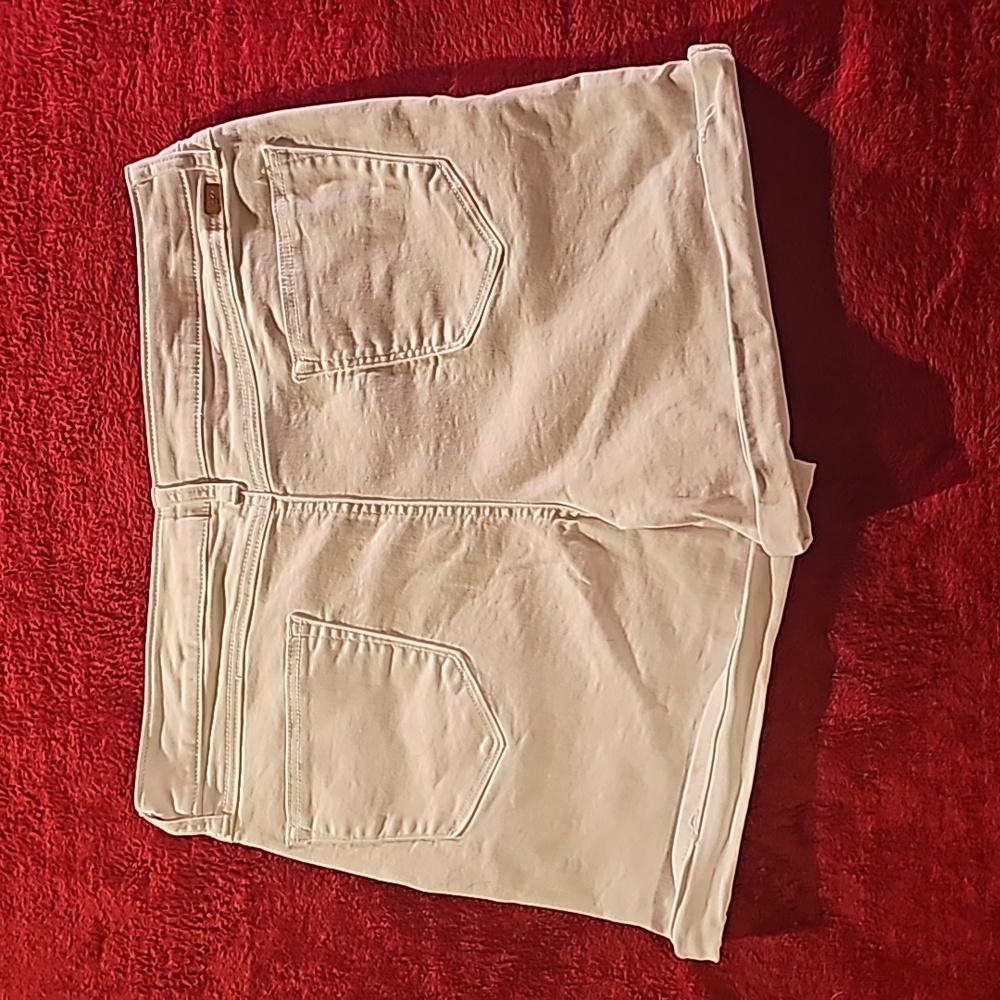 Woman's, 1822 denim jean shorts , size 16/33, all white . - Picture 6 of 11